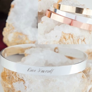 Pulseira Love Yourself, punho gravado motivacional, pulseira feminista, sobrevivente do guerreiro do amor, presente de joias de apoio, presente para melhor amigo