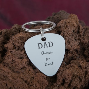 Dad Guitar Pick Keychain, Personalized Gift, Kids Names, Father&#39;s Day Gift, Anniversary Guitar Pick Gift, Engraved Guitar Player Lover Dad