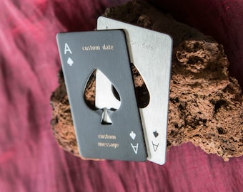 Trauzeugen Geschenk, Ace of Spades Geschenk Flaschenöffner, Poker Bridge Kartenspieler Geschenk, Einzigartiger Bieröffner, Kreditkartengröße, personalisiertes Männer Geschenk