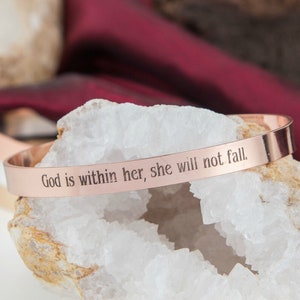 Cadeau bracelet Dieu dans elle, Bracelet manchette, Dieu est en elle, Elle ne tombera pas, Psaume 46:5, Cadeau grand-mère, Cadeau religieux pour maman amoureuse