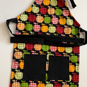 Apron - CHILDS CHEF Style - APPLES Pattern