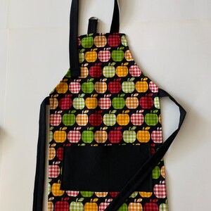 Apron - CHILDS SIZE - Apples Pattern with Pocket