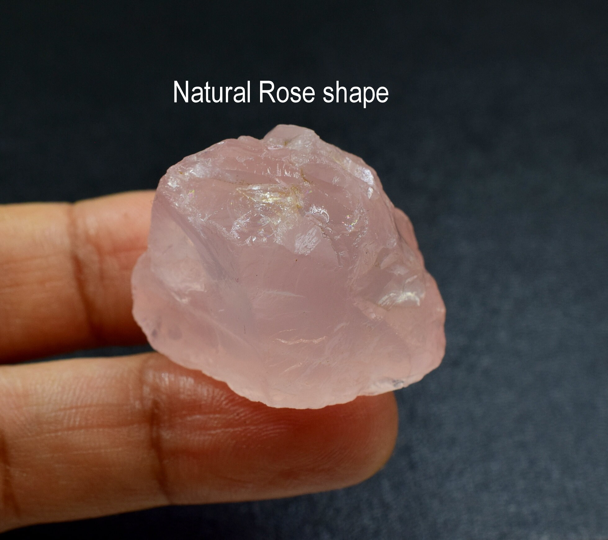 ローズクォーツ原石：136.2カラットAAAグレード宝石、30x27x25mm