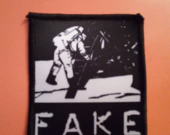Fake moon landing NASA Flat Earth Conspiracy (Badge) 8cm Patch Badge