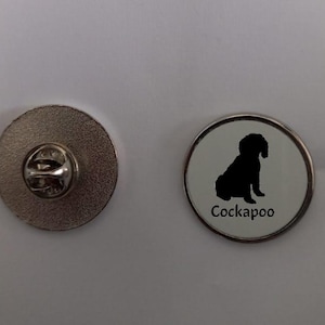Pin esmaltado de perro Cockapoo de 2,4 cm