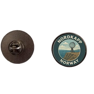 Spilla smaltata di Capo Nord, Norvegia, 2,4 cm.