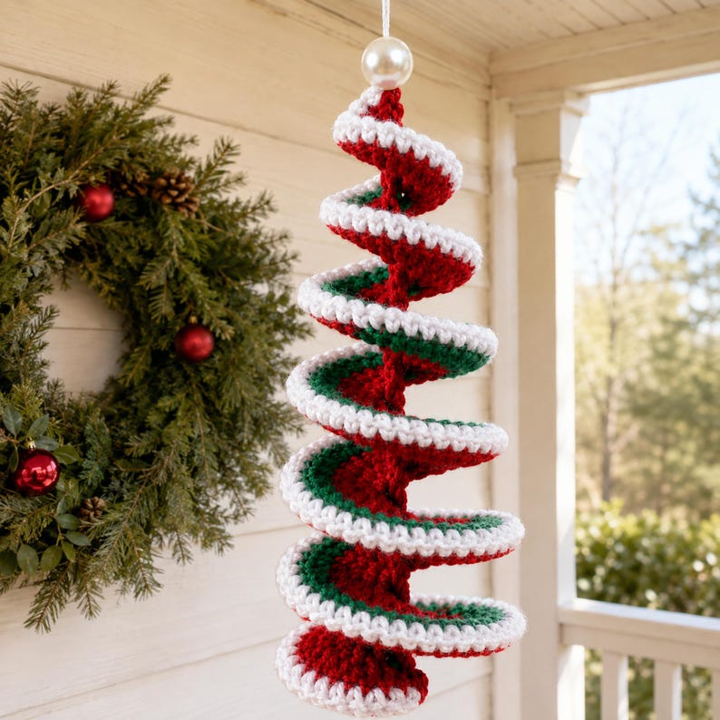Christmas Crochet Spiral Wind Spinner Pattern PDF, Red Green Holiday Hanging Decoration, Festive Crochet Ornament, Xmas Crochet Pattern PDF