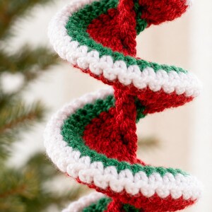 Christmas Crochet Spiral Wind Spinner Pattern PDF, Red Green Holiday Hanging Decoration, Festive Crochet Ornament, Xmas Crochet Pattern PDF