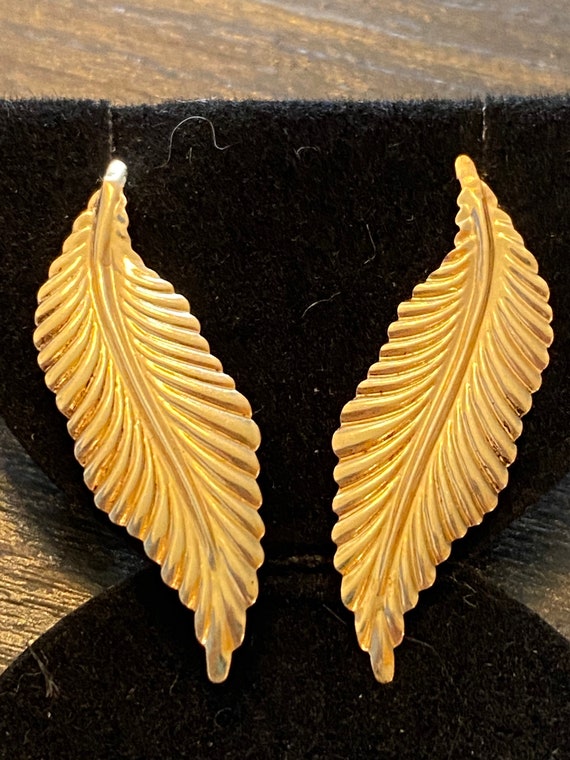14k GOLD Feather Post Earrings - image 5