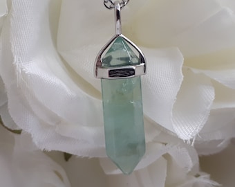 Ciondolo a punta di fluorite verde - Collana con fluorite verde - Gioielli - Regalo per Natale - Pietra preziosa di fluorite - Ciondolo in fluorite in argento sterling
