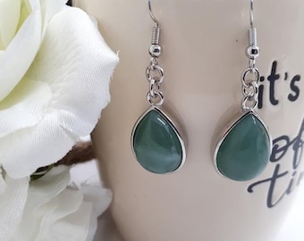 Orecchini in fluorite genuina / orecchini pendenti in pietra verde / gioielli con pietra portafortuna / gioielli in fluorite verde / orecchino ovale a goccia per le donne