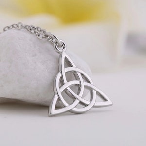 Keltischer Knoten Anhänger Halskette, keltischer Schmuck, keltische Anhänger, irische Knoten Halskette, Dreieinigkeit Charme, heidnischen Halskette für Frauen