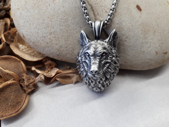 Collana con amuleto del lupo ululante, collana con spirito del lupo in argento, gioielli nordici con lupo, regalo di gioielli a tema avventura per lui - Italia