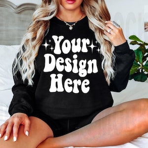 Gildan 18000-mockup, 18000-zwart mock-up, Gildan-mockup zwart sweatshirt, oversized sweater-mockup, model Mockup zwart Gildan 18000-mockup