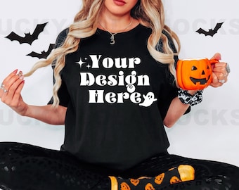 Comfort Colors C1717 mockup, Halloween mockup shirt, zwarte shirt mockup, 1717 zwarte mockup, model mockup, 1717 Halloween mockup, oversized