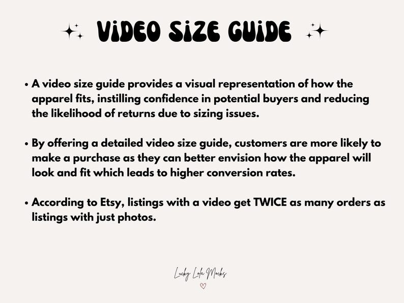 Pu&ograve; includere: Grafica di testo con il titolo "GUIDA ALLE DIMENSIONI DEL VIDEO" in un font retr&ograve;. Il testo spiega i vantaggi dell'utilizzo di guide alle dimensioni del video per gli elenchi Etsy, tra cui una maggiore fiducia dei clienti, tassi di conversione pi&ugrave; elevati e il doppio degli ordini rispetto agli elenchi con solo foto.