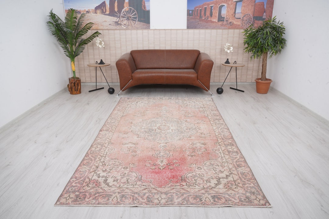 5x8 ラグ、落ち着いた色合いのウシャク ラグ、5x8 ヴィンテージ ラグ