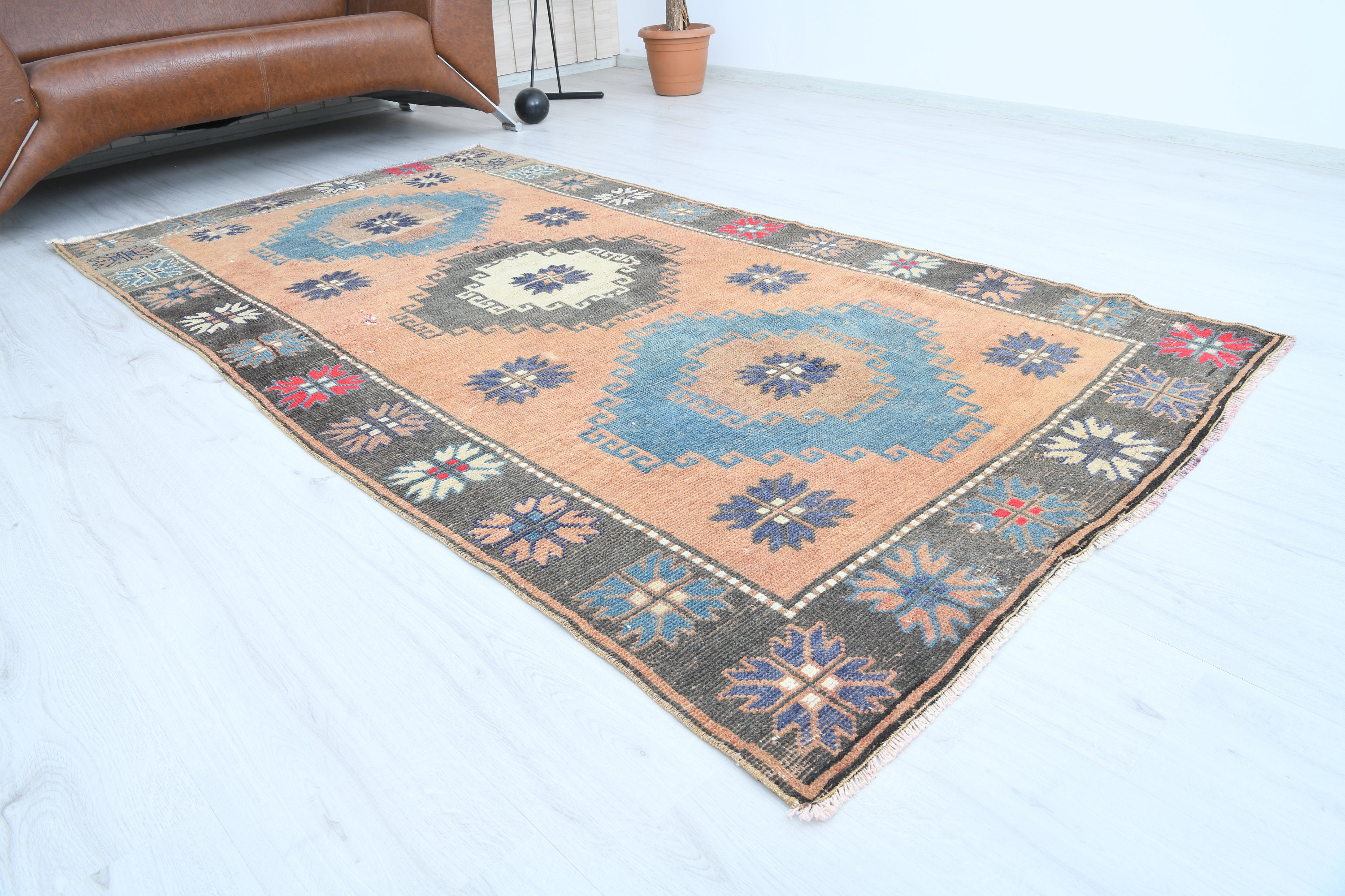 74×180 “Wayward girl”ViNTAGE TURKiSH RUG 74×180 “Wayward girl”ViNTAGE TURKiSH RUG