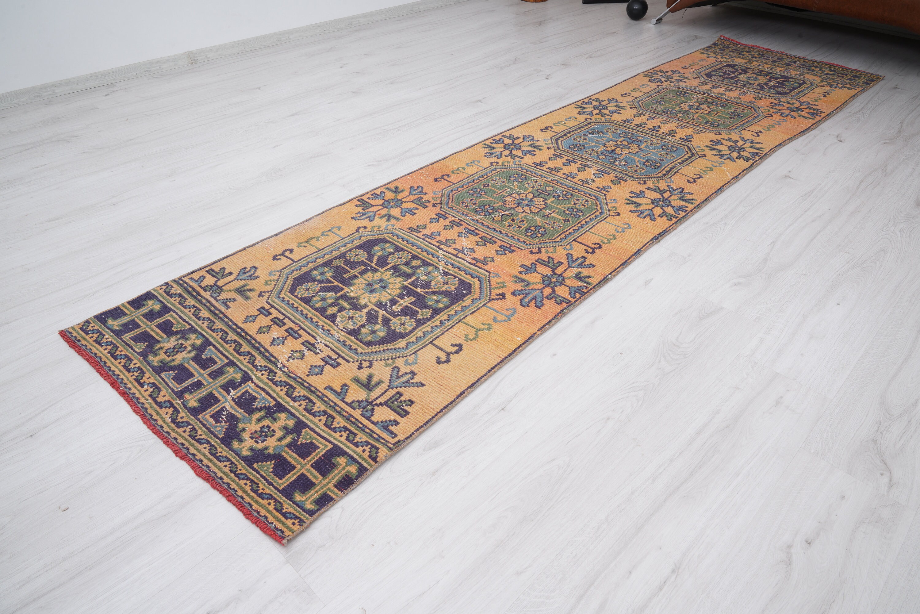 74×180 “Wayward girl”ViNTAGE TURKiSH RUG 74×180 “Wayward girl”ViNTAGE TURKiSH RUG