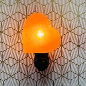 Himalayan Salt Heart Night Light, Plug-In Pink Salt Lamp with On/Off Switch