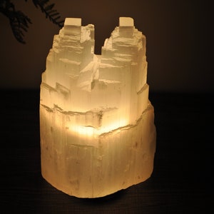 Selenite Crystal Skyscraper Tower Lamp with Electric Cord and Two Extra Bulbs, Selenite Night Light 20 cm