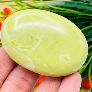 Serpentine Palm Massage Stone, Crystal Pocket Stone for Grounding & Stress Relieve