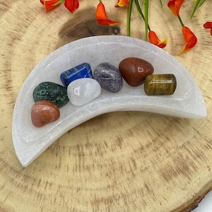 Selenite Bowl for Crystals Charging with 7 Chakra Tumbled Stones and Velvet Pouch, 6&quot; (15 cm) Moon Crescent Shaped Charging Station Dish