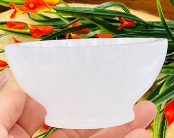 Selenite Charging Bowl, Crystal Holder Dish for Charging and Grounding, Gypsum Charging Station Bowl 10cm ( 4 inch ) in Size