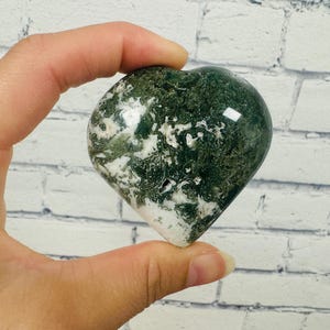 Moss Agate Heart Palm Stone, Healing Crystal Polished Green Moss Agate Heart Shaped Rocks, 1 - 1.25 & 2 - 2.5 Inch in Size