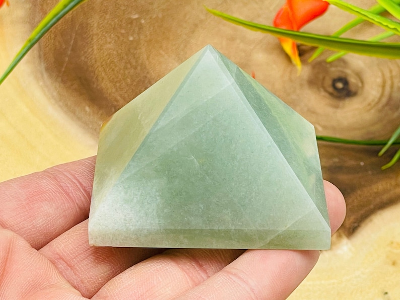 Green Aventurine Pyramid Green Aventurine Pointer Stone of Intelligence, Perception and Creativity Chakra Angelic Realm Connection afbeelding 1