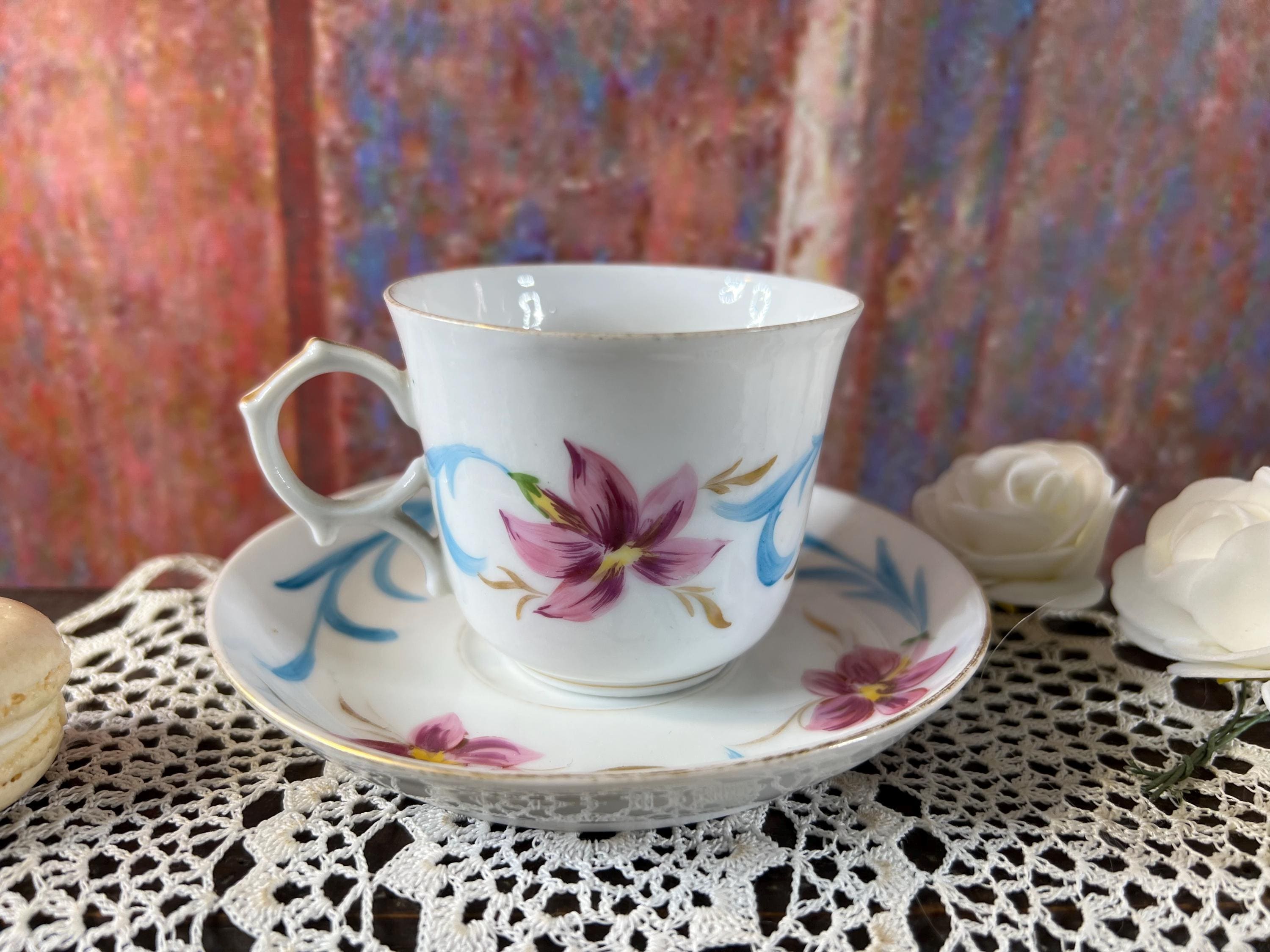 Lot De 6 Tasses Et Sous-tasses Anciennes Porcelaine Blanche Motif Lilas - Style Shabby
