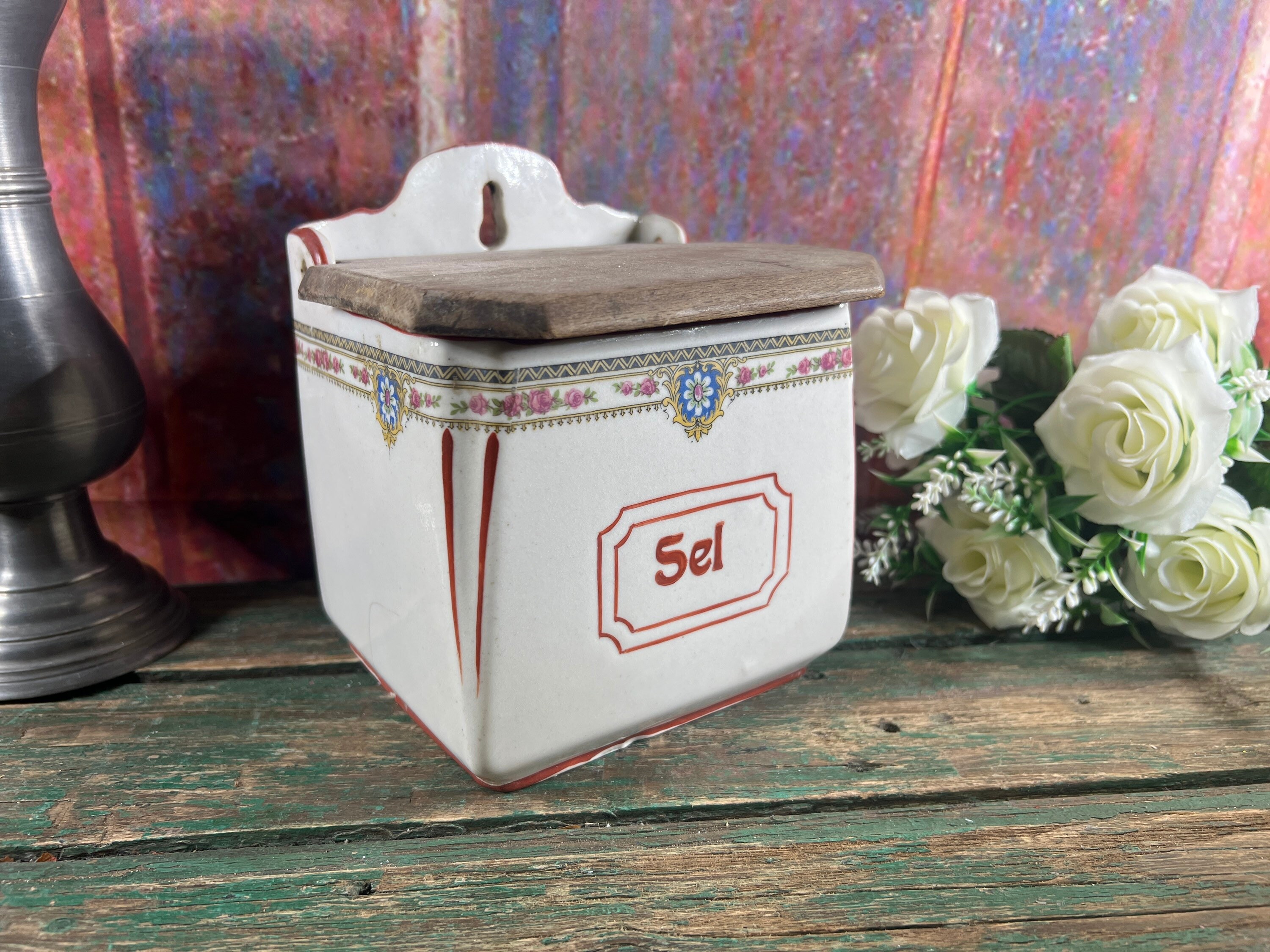 Grande Boite à Sel Murale en Faience avec Rose