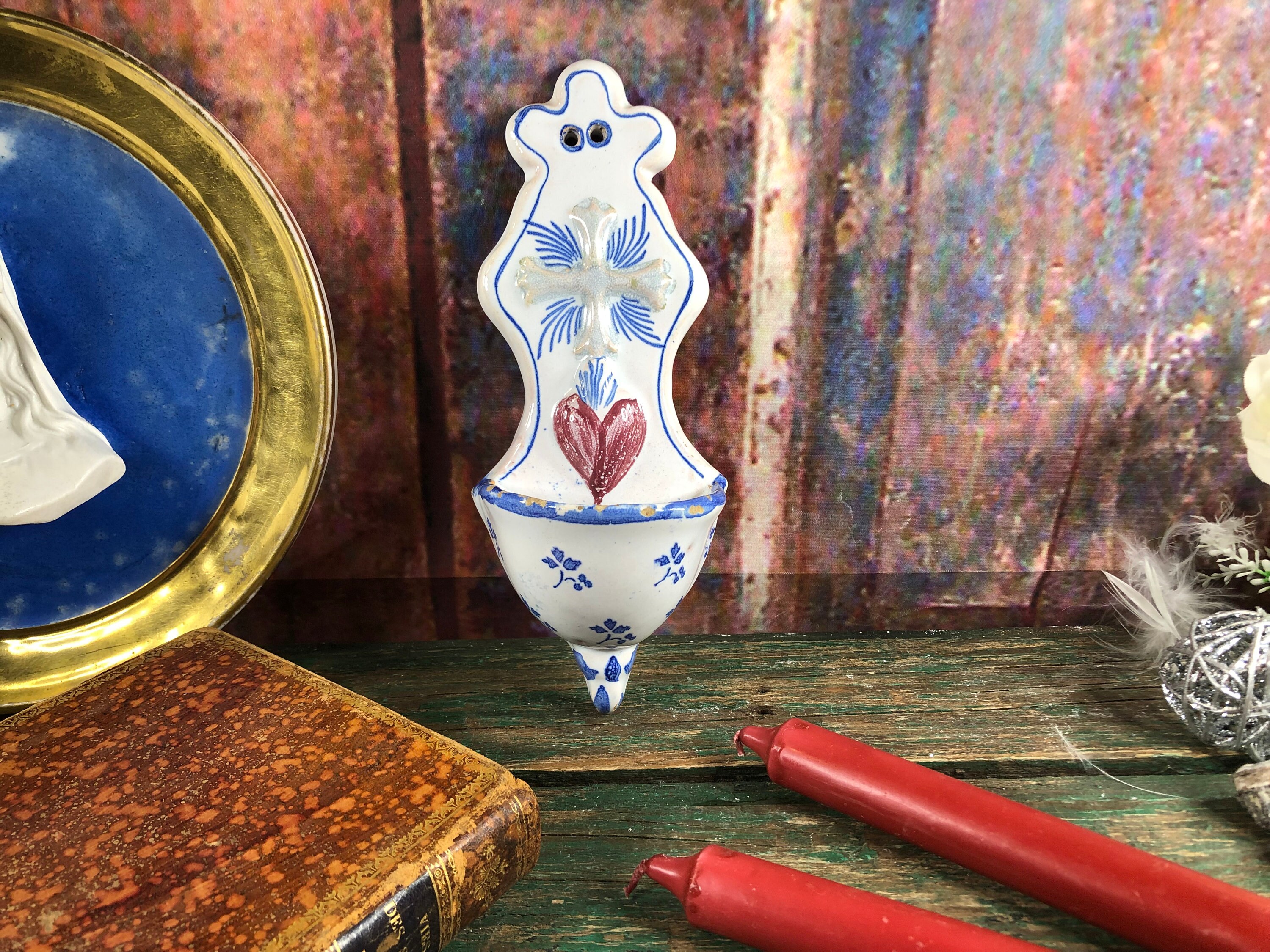 Ancien Bénitier de Quimper en Faience Du 19Ème Croix Blanche et Coeur Rouge