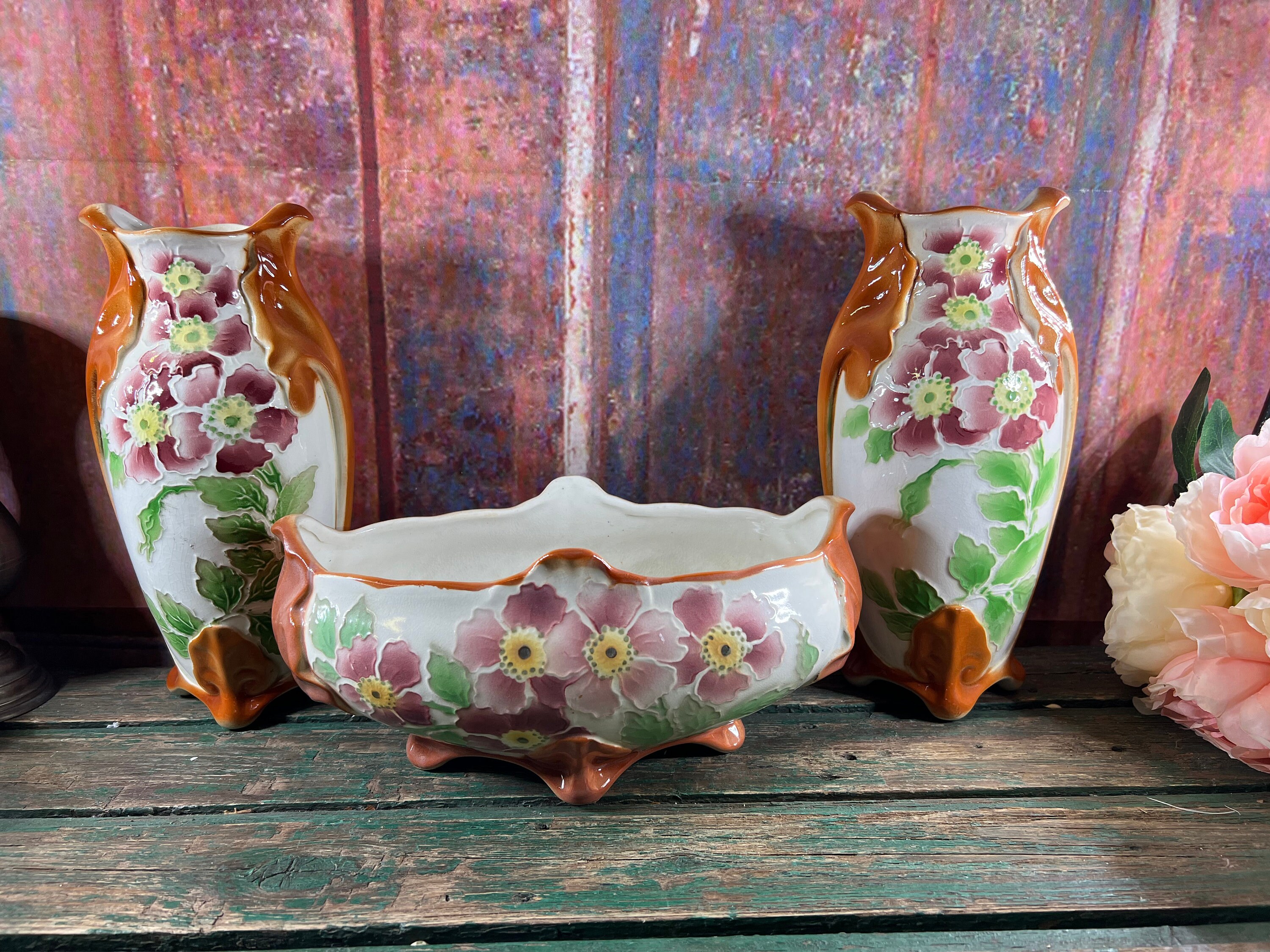 Jardiniere et 2 Vases Saint Clement en Barbotine