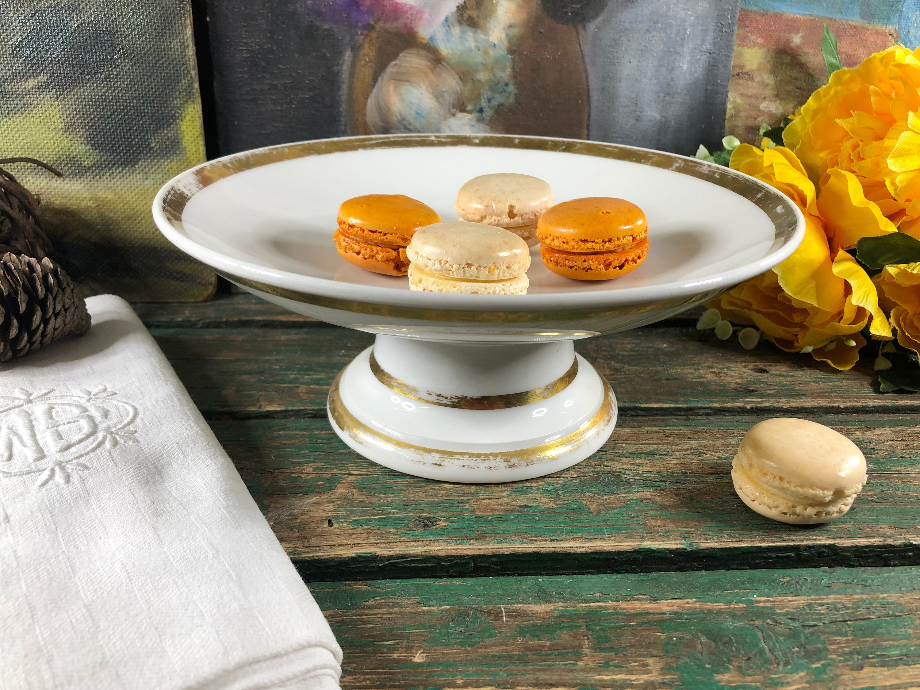 Coupe sur Pied en Porcelaine de Paris Blanches et Dorée