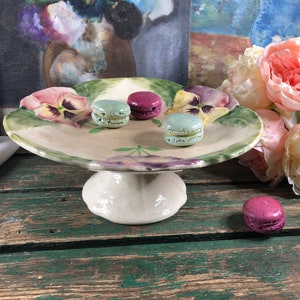 Majolica flower serving platter on foot from the French manufacture Choisy le Roy with pansy 19th