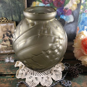 French large Art Deco glass vase signed Etaleune Paris