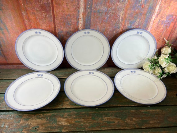 Set de 4 assiettes plates en céramique blanche et liseré bleu