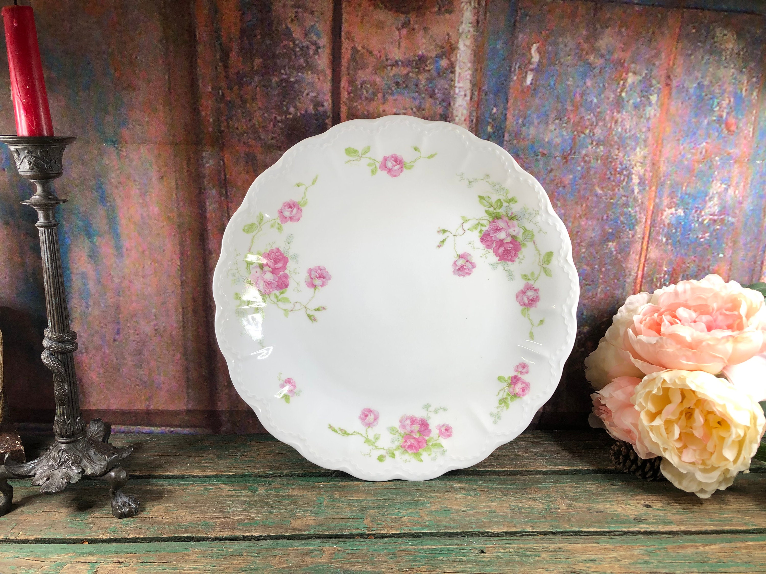 Grand Plat Rond Creux Blanc avec Fleurs Roses en Porcelaine de Limoges Noel