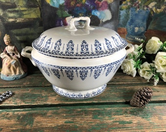 Antique soup tureen in opaque porcelain of Gien, iron earthenware 1886 and 1938