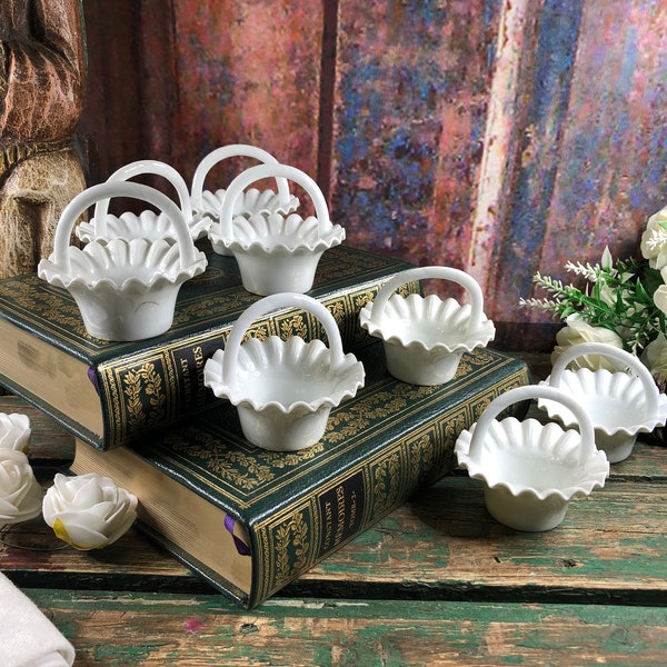 Petit panier blanc en porcelaine de Limoges