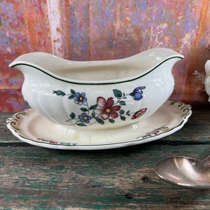 vintage sauce boat saucière Villeroy Boch, gravy boat with flowers