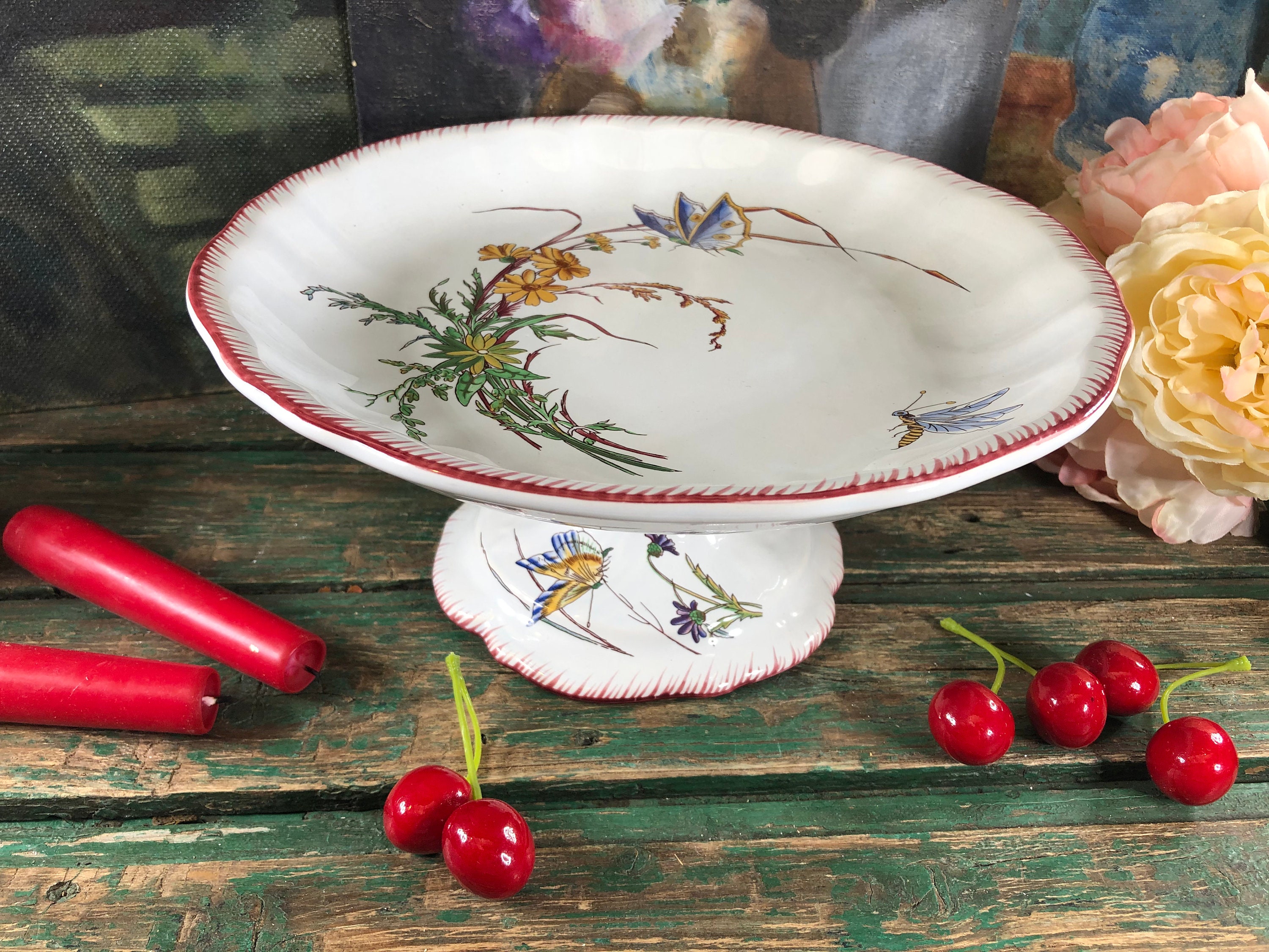 Grande Coupe sur Pied en Faience de Sarreguemines Modele Papillon, Grand Compotier