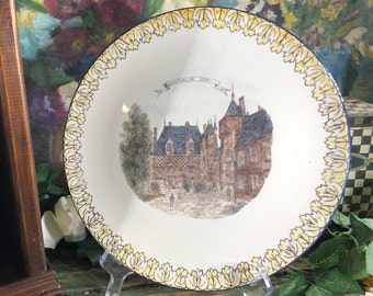 French Castel Gien Platter on heel in faience of Gien with decor of the château of Gien