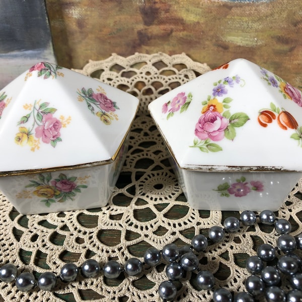 2 boites à bijoux en porcelaine de  Limoges décor fleurs