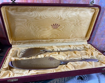 French silver metal pie server in its box, set dessert cutlery