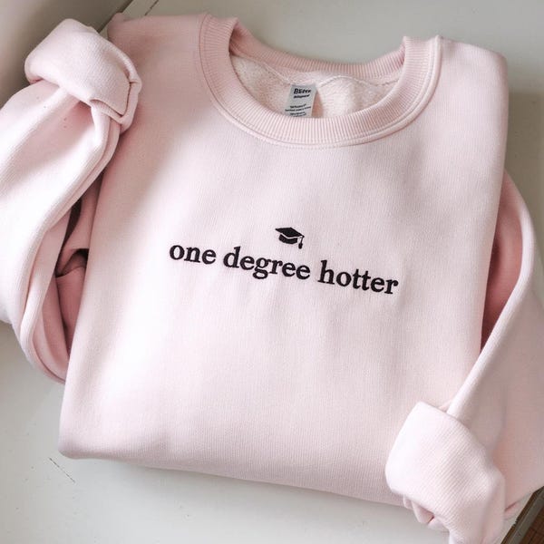 Abschluss-Sweatshirt: One Degree Hotter, College Graduierung Geschenk