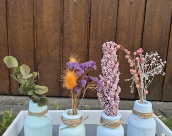 Mini jarrón con flores secas en tonos pastel: decoración artesanal e idea de regalo.