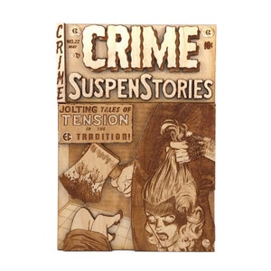 Może przedstawiać: Okładka komiksu w stylu vintage z fakturą drewna. Na okładce przedstawiono kobietę z długimi włosami, trzymaną przez rękę, krwawą siekierę i tekst "CRIME SUSPENSESTORIES JOLTING TALES OF TENSION IN THE TRADITION!"