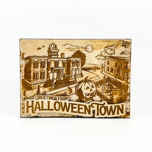 Halloweentown, 3D Lasergravierte Postkarte aus Holz